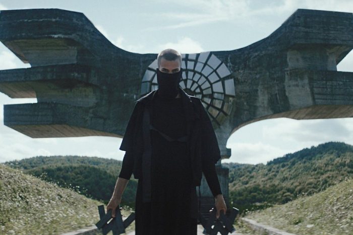 Alan Walker Kembali Hadirkan Pop EDM Melodramatik Dalam ‘Darkside’