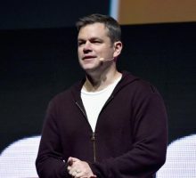 Ke Indonesia, Matt Damon Kunjungi Koperasi