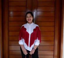 Kenakan Outfit Bernuansa Merah Putih, Kahiyang Ayu Panen Pujian