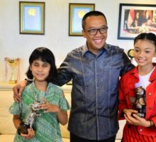 Berkolaborasi di Lagu Asian Para Games, Naura Termotivasi Dengan Zizi, Penyanyi Difabel Berbakat